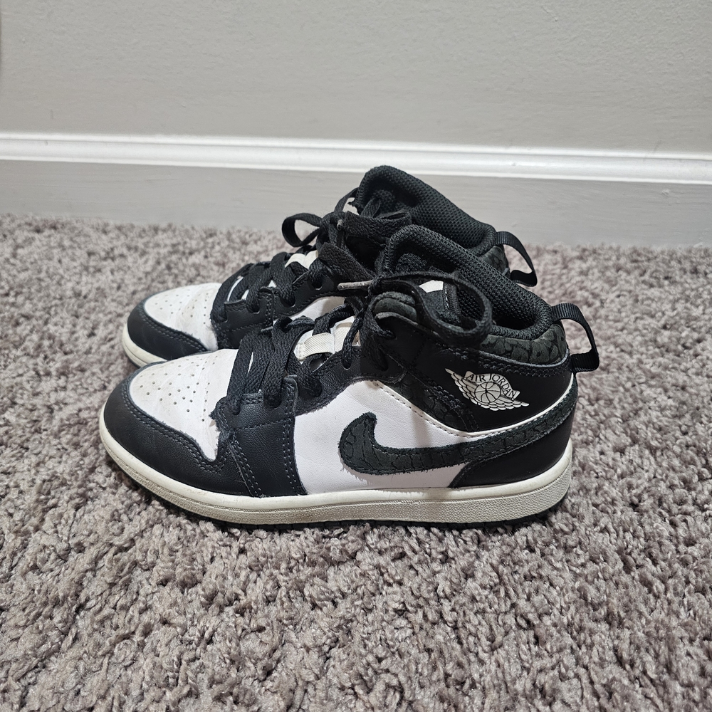 NIKE JORDAN MID TOP PANDA ELELPHANT SNEAKERS Youth Size 1
